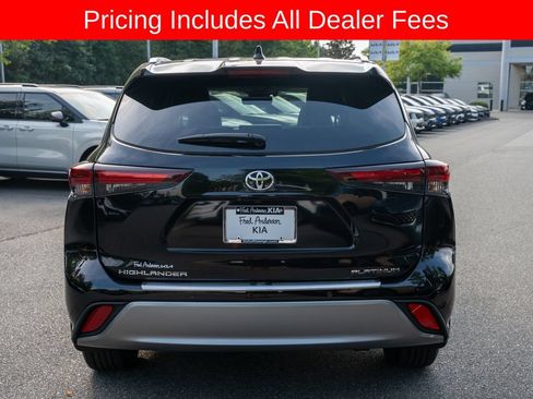 Used 2024 Toyota Highlander Platinum FWD image 4