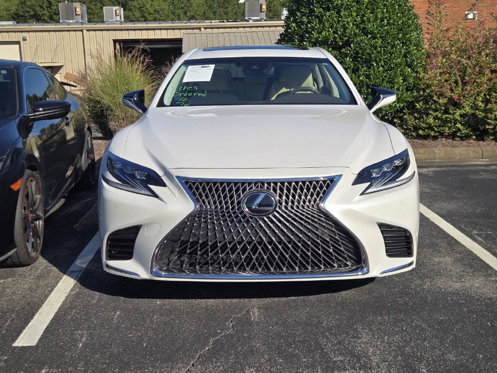 Used 2018 Lexus LS 500 w/ Accessory Package (Z2) RWD image 2