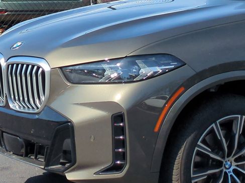 Certified 2024 BMW X5 xDrive40i w/ M Sport Package image 6