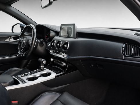Used 2019 Kia Stinger GT1 RWD image 22