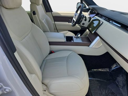 Certified 2025 Land Rover Range Rover SE AWD/4WD image 10