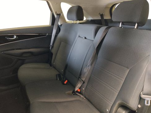 Used 2020 Kia Sorento FWD V6 image 18