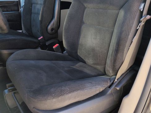 Used 2019 Dodge Grand Caravan SE w/ UConnect Hands-Free Group image 17