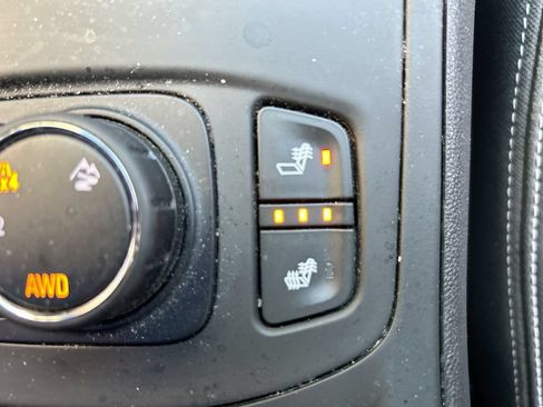Used 2022 GMC Terrain SLT w/ Infotainment Package II AWD/4WD image 33