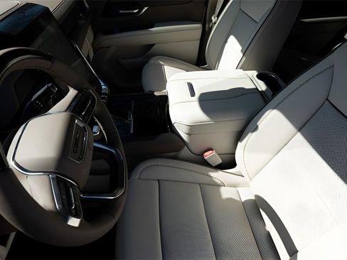 New 2026 GMC Yukon Denali w/ Denali Reserve Package image 9