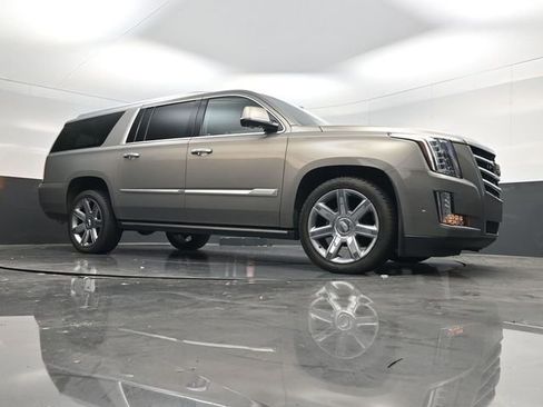 Used 2018 Cadillac Escalade ESV Premium Luxury image 52