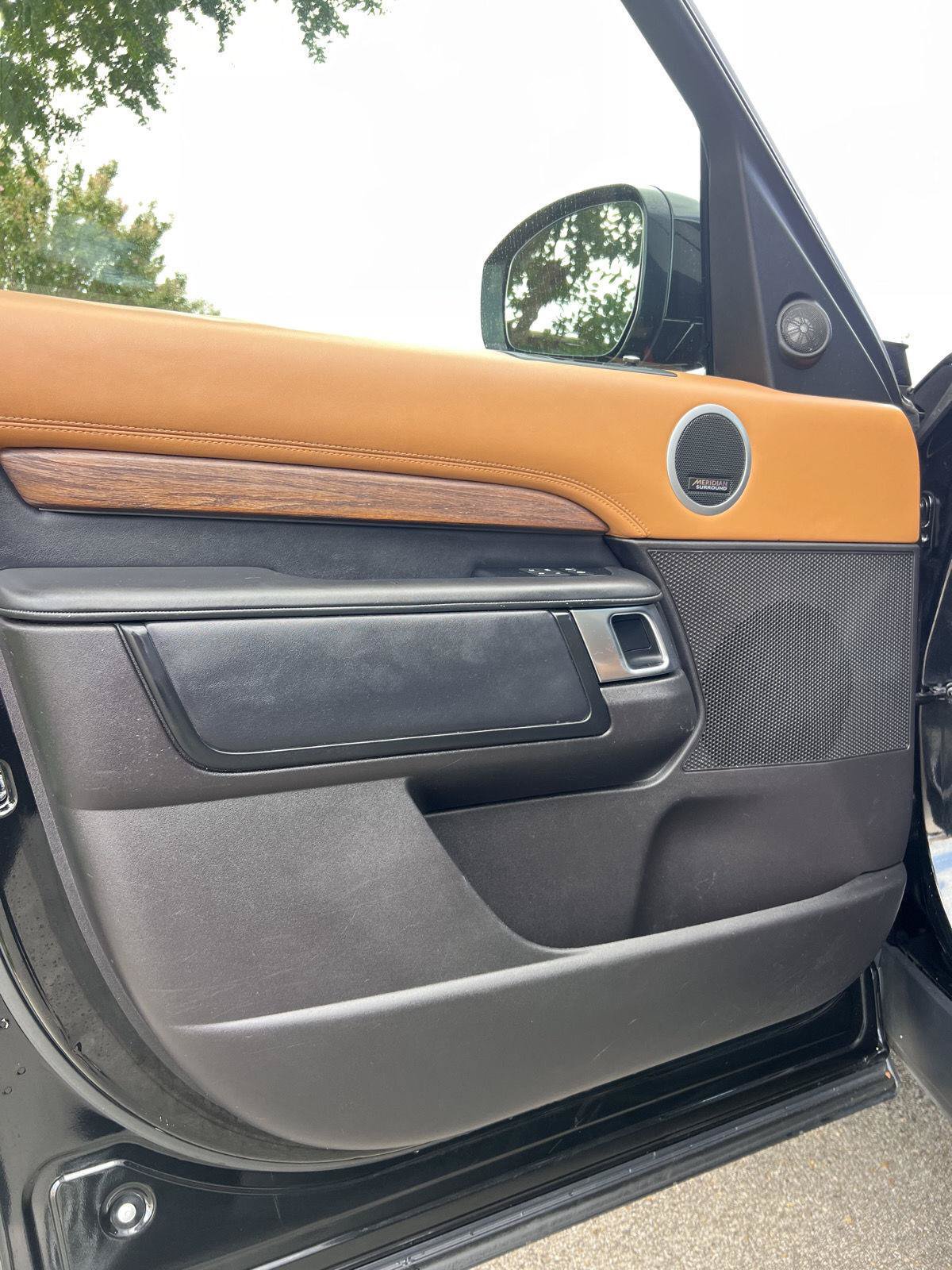 Used 2018 Land Rover Discovery HSE Luxury AWD/4WD image 30
