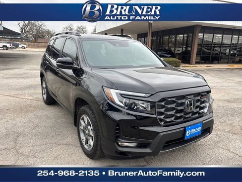 Used 2023 Honda Passport TrailSport image 3