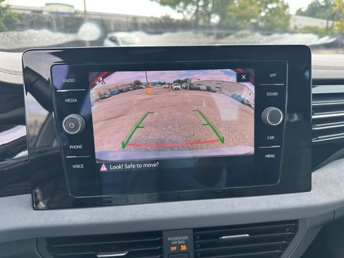 Used 2025 Volkswagen Jetta SE image 17