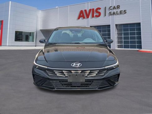 Used 2025 Hyundai Elantra SEL FWD image 2