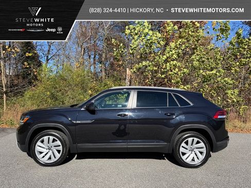 Used 2022 Volkswagen Atlas Cross Sport SE w/ Panoramic Sunroof Package image 1