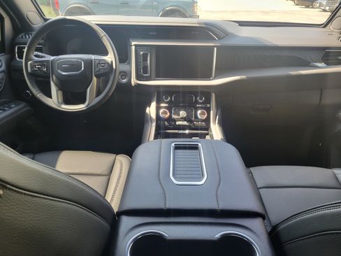 Used 2024 GMC Yukon XL Denali image 7