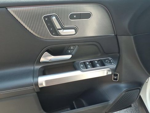 Used 2021 Mercedes-Benz GLB 250 image 12