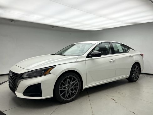 Used 2023 Nissan Altima 2.0 SR FWD image 1