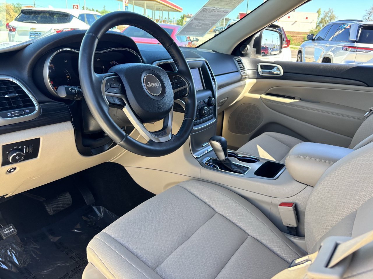 Used 2021 Jeep Grand Cherokee Laredo AWD/4WD image 16