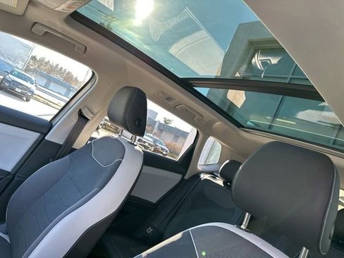 New 2026 Volkswagen Taos SE image 12