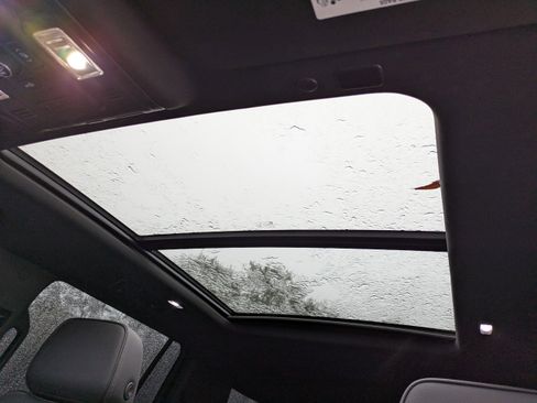 Used 2021 GMC Yukon XL Denali w/ Denali Premium Package image 22