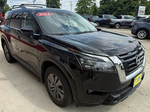 Used 2023 Nissan Pathfinder SV w/ SV Premium Package AWD/4WD image 2