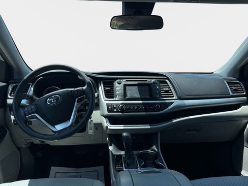 Used 2019 Toyota Highlander LE FWD image 15