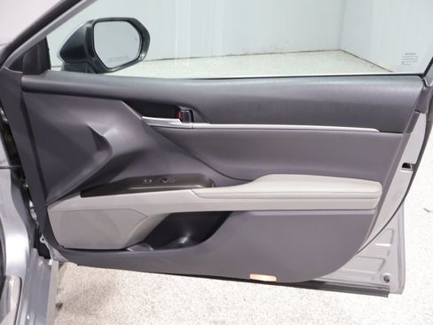 Used 2022 Toyota Camry XLE w/ Cold Weather Package FWD image 23