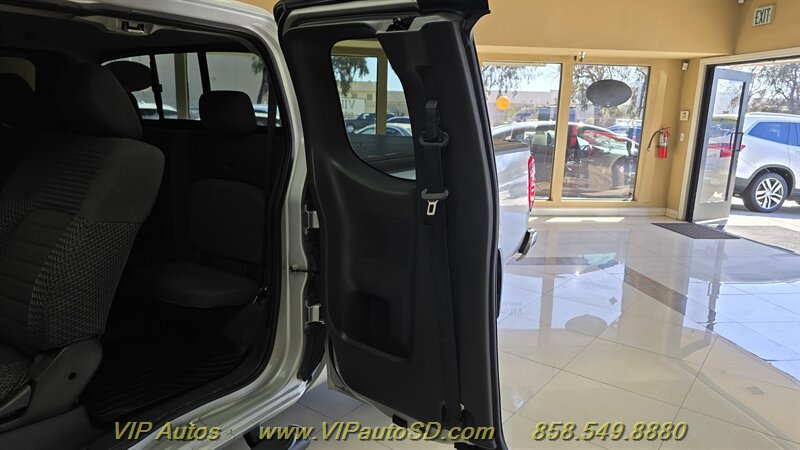 Used 2018 Nissan Frontier SV RWD image 12
