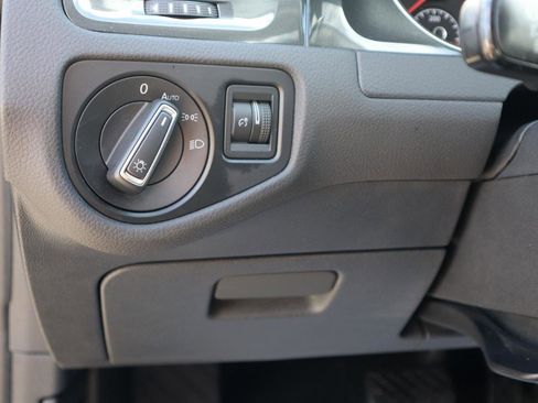 Used 2018 Volkswagen Golf S image 13