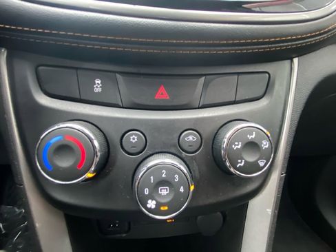 Used 2019 Chevrolet Trax LT w/ LT Convenience Package image 23