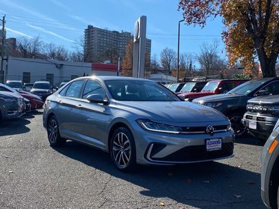 Certified 2025 Volkswagen Jetta SE