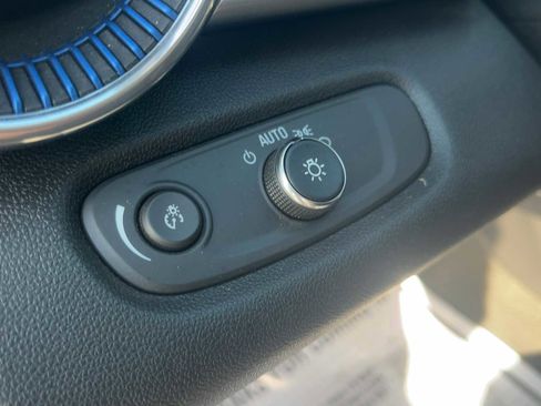 Used 2025 Chevrolet Trax LT w/ LT Convenience Package FWD image 15