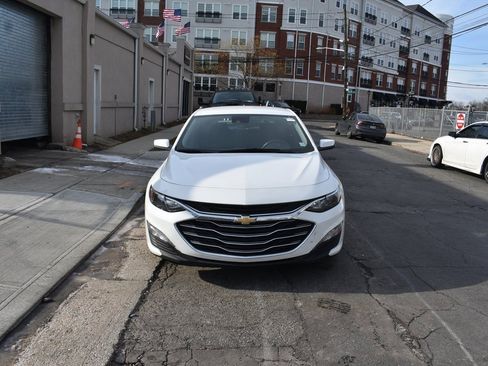 Used 2024 Chevrolet Malibu LT image 3
