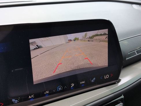 New 2026 Chevrolet Traverse LT w/ Sun and Wheel Package FWD image 25