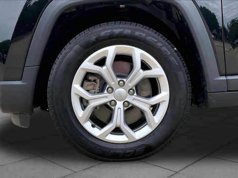 Used 2024 Jeep Compass Latitude AWD/4WD image 11