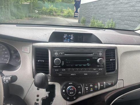 Used 2013 Toyota Sienna LE FWD image 14