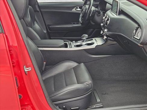 Used 2021 Kia Stinger GT2 image 19