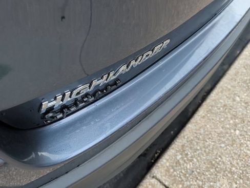 Used 2019 Toyota Highlander XLE AWD/4WD image 6