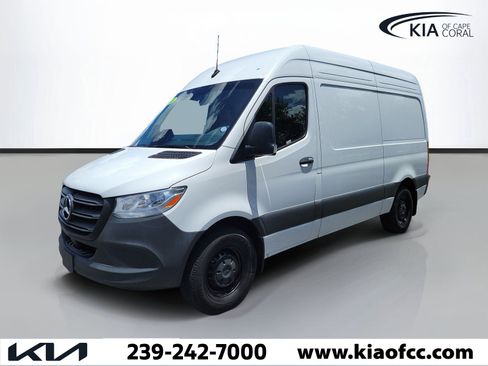 Used 2025 Mercedes-Benz Sprinter 2500 image 3