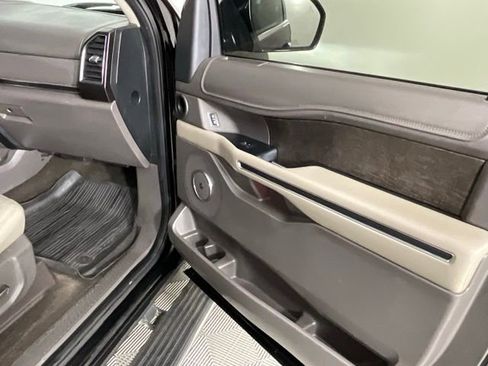 Used 2018 Ford Expedition Limited w/ Equipment Group 301A AWD/4WD image 19