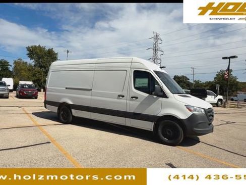 Used 2025 Mercedes-Benz Sprinter 2500 image 4