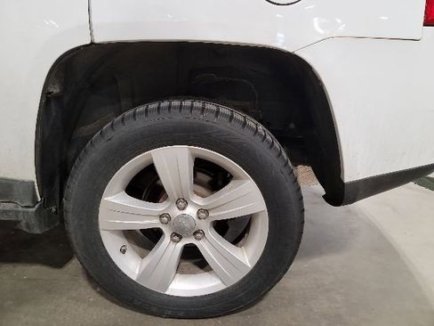 Used 2011 Jeep Compass Latitude AWD/4WD image 10