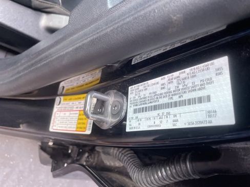 Used 2020 Ford Escape SEL image 17