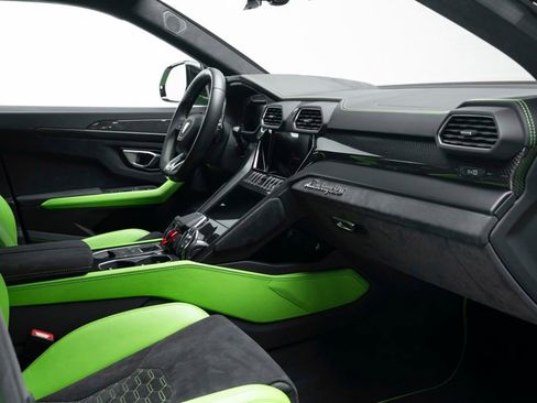 Used 2021 Lamborghini Urus AWD/4WD image 30