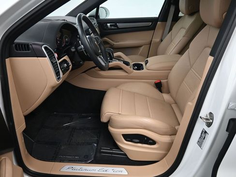 Certified 2022 Porsche Cayenne Platinum Edition image 7