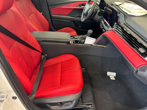New 2026 Toyota Camry Hybrid FWD image 13
