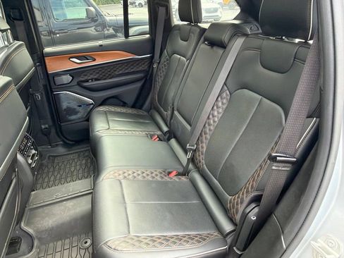 Used 2023 Jeep Grand Cherokee Summit AWD/4WD image 12