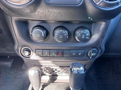 Used 2018 Jeep Wrangler Unlimited Sahara image 15