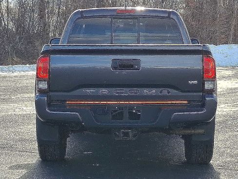 Used 2019 Toyota Tacoma TRD Sport image 5