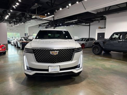 Used 2023 Cadillac Escalade Premium Luxury image 13