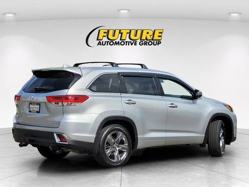 Used 2018 Toyota Highlander Limited Platinum AWD/4WD image 4
