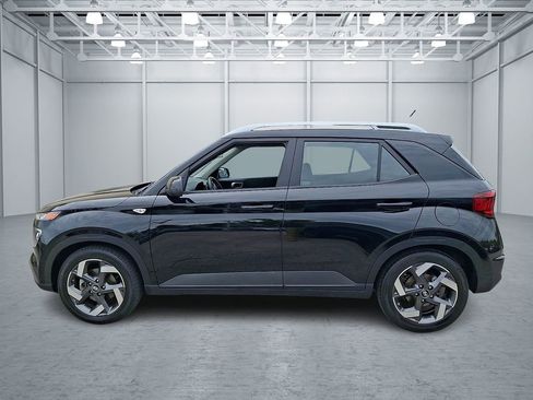 Certified 2023 Hyundai Venue SEL FWD image 4