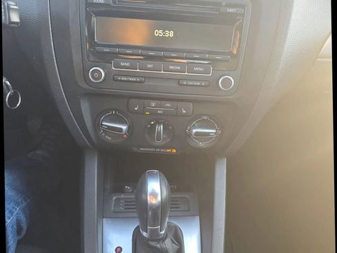 Used 2014 Volkswagen Jetta SE FWD image 11